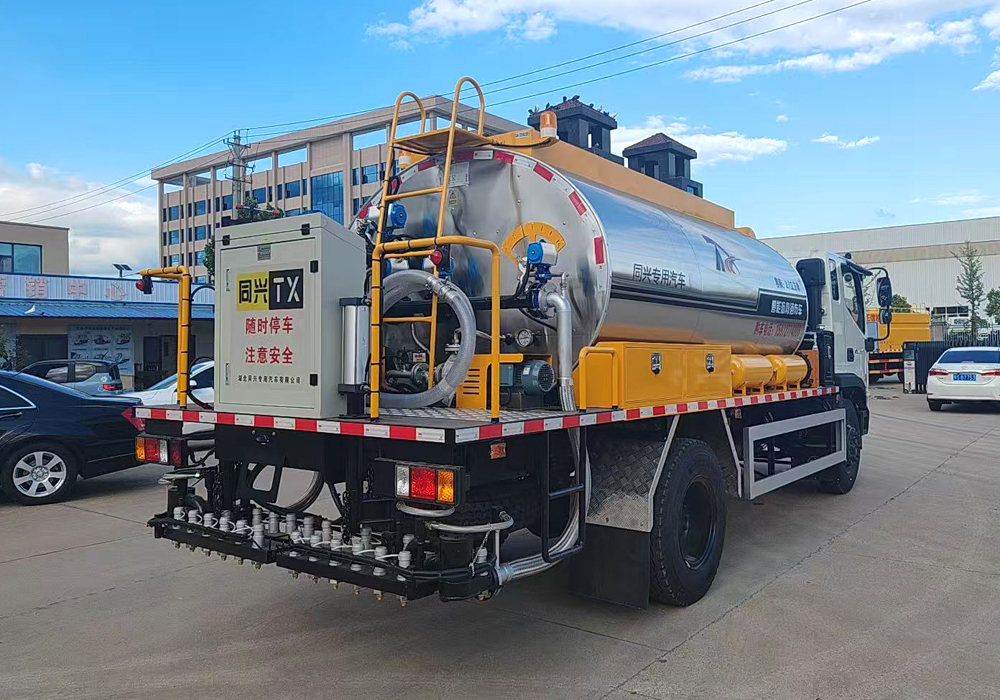 8方福田瑞沃智能瀝青灑布車